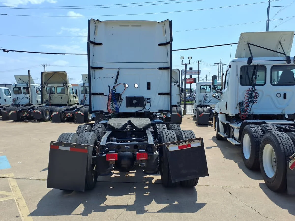 2019 International LT in Dallas, TX — photo 5