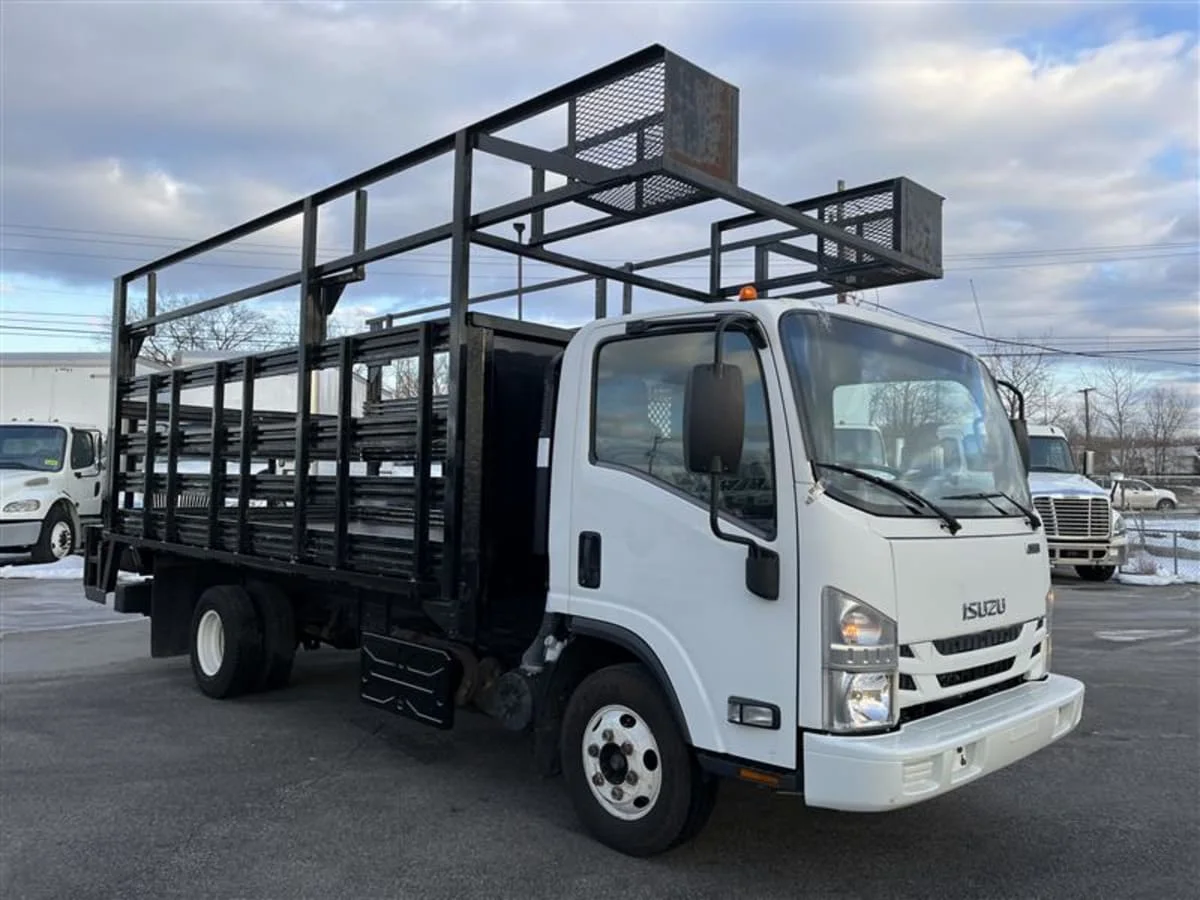 2018 Isuzu NPR - image 3