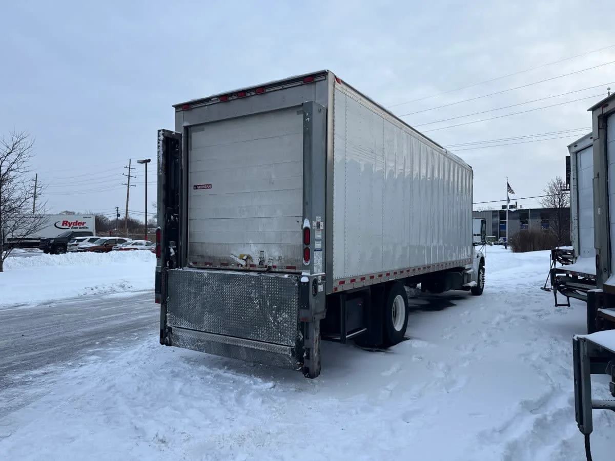 2020 Freightliner M2 106 in Taylor, MI — photo 4