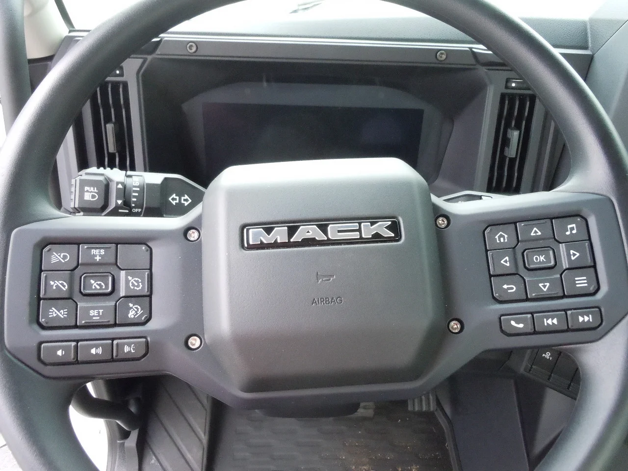 2027 Mack Anthem in South Bend, IN — photo 6