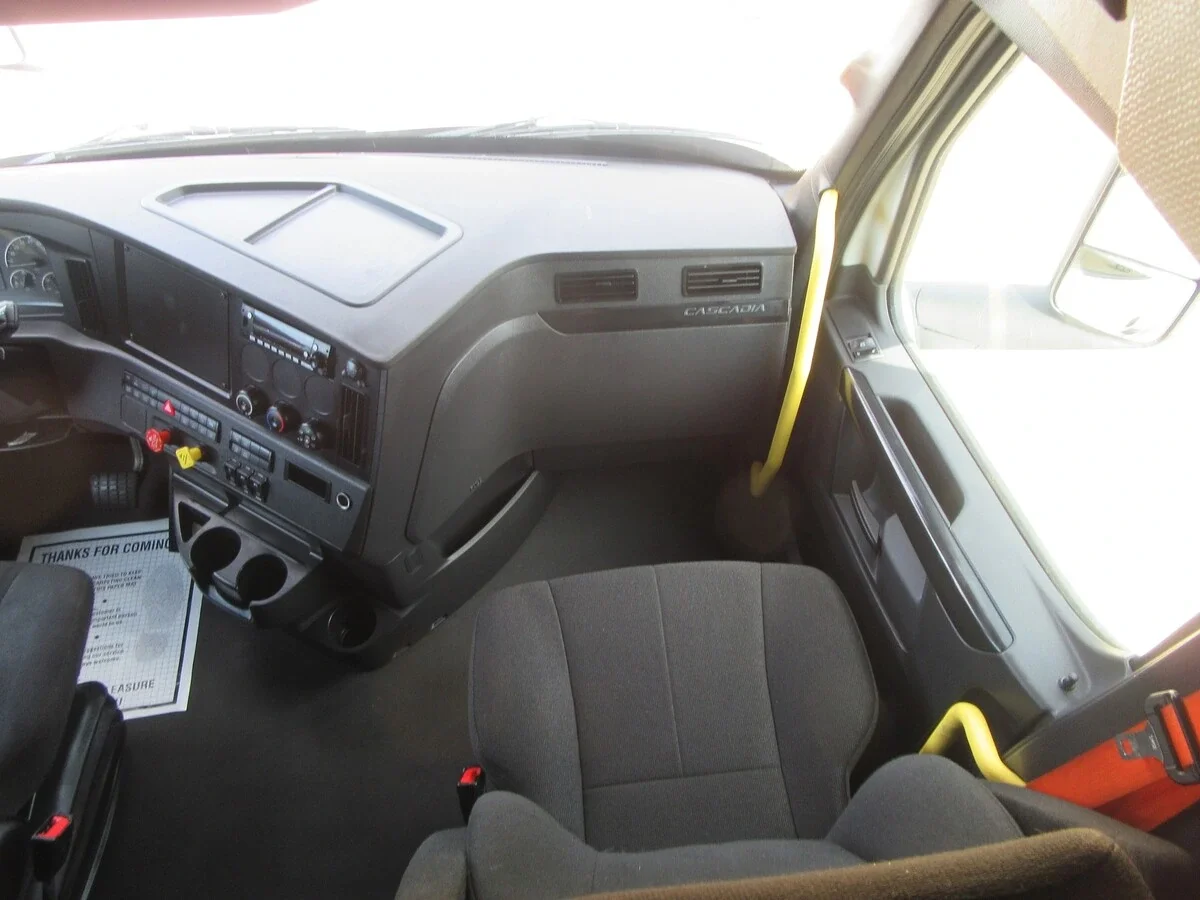 2025 Freightliner Cascadia - image 22