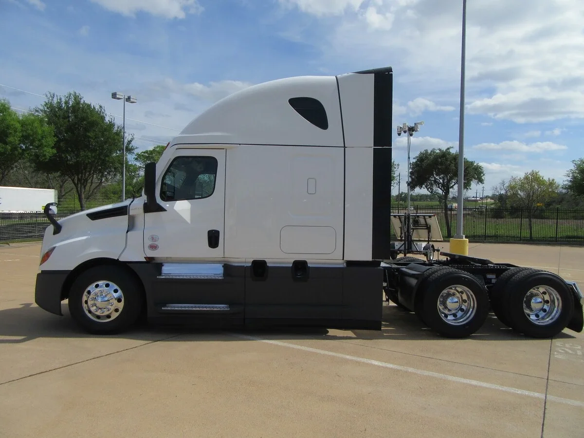2025 Freightliner Cascadia - image 6