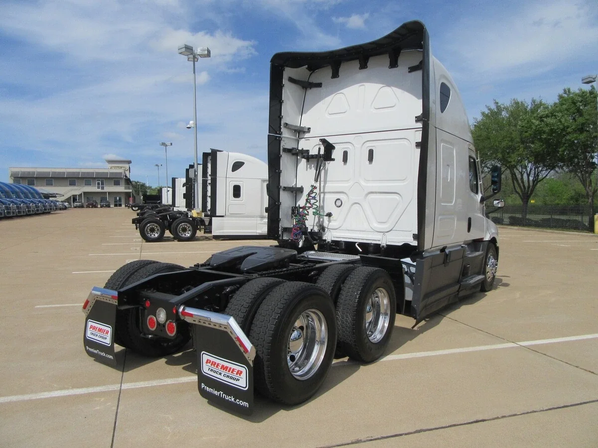 2025 Freightliner Cascadia - image 4