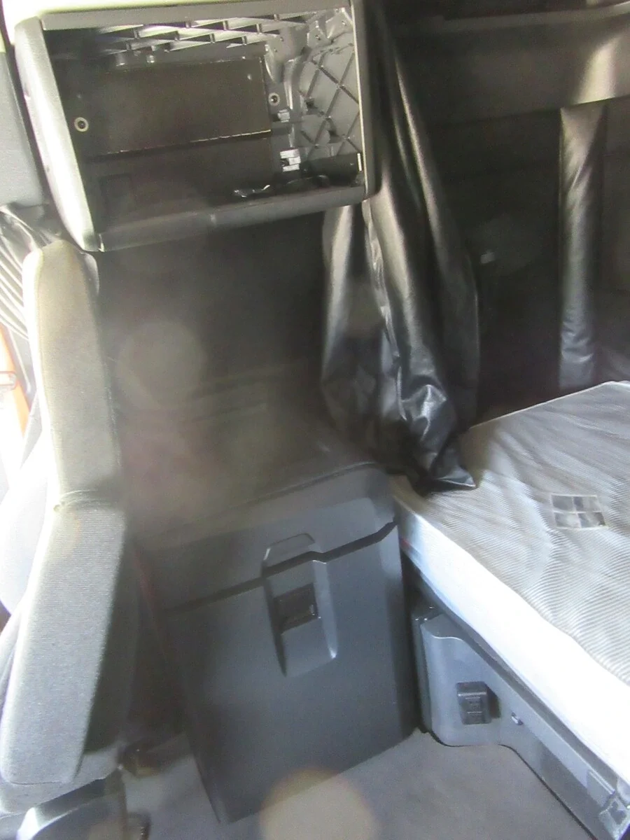 2025 Freightliner Cascadia - image 25