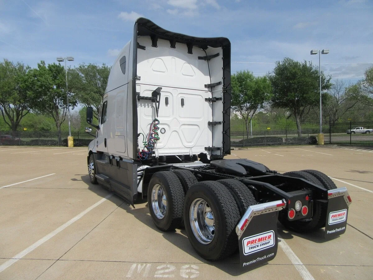 2025 Freightliner Cascadia - image 3