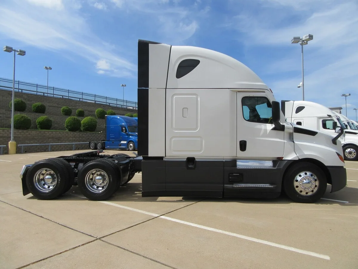 2025 Freightliner Cascadia - image 5