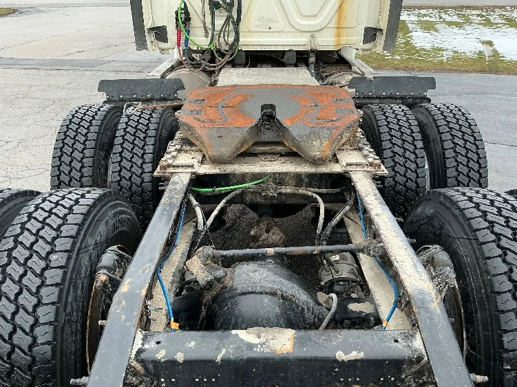 2019 Freightliner Cascadia - image 6