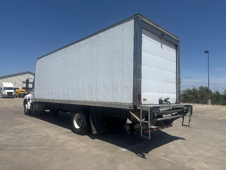 2020 Hino 268 in Dallas, TX — photo 6