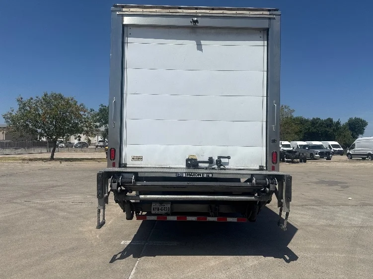 2020 Hino 268 in Dallas, TX — photo 7
