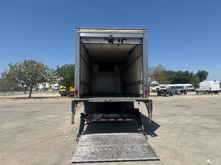 2020 Hino 268 in Dallas, TX — photo 9