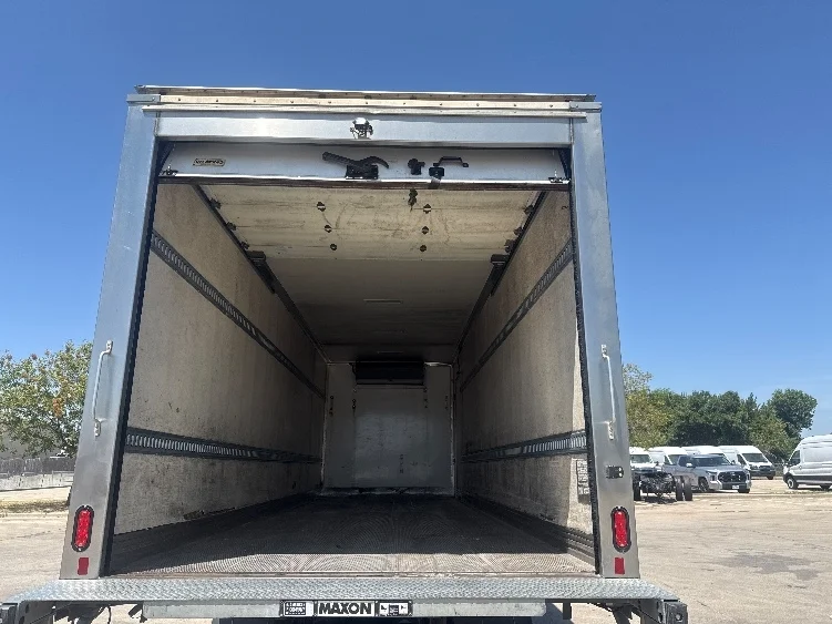 2020 Hino 268 in Dallas, TX — photo 8