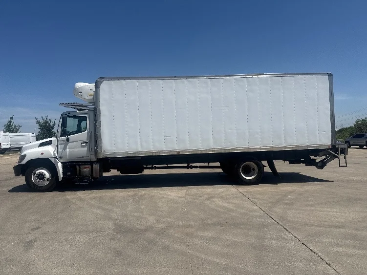 2020 Hino 268 in Dallas, TX — photo 4