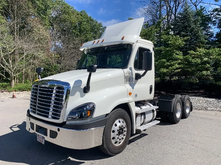 2017 Freightliner Cascadia - image 3