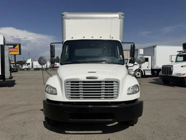 2019 Freightliner M2 106 — photo 3