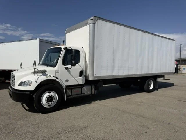 2019 Freightliner M2 106 — photo 2