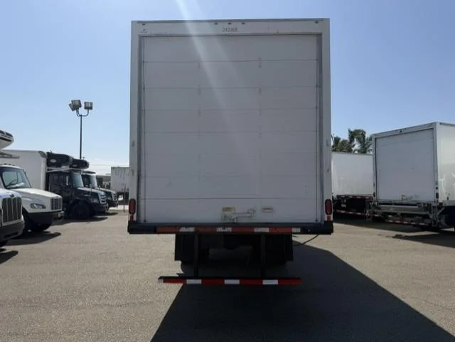2019 Freightliner M2 106 — photo 6