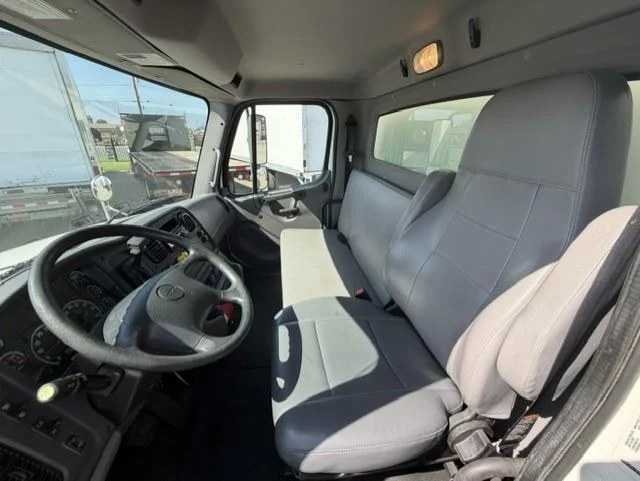 2019 Freightliner M2 106 — photo 8