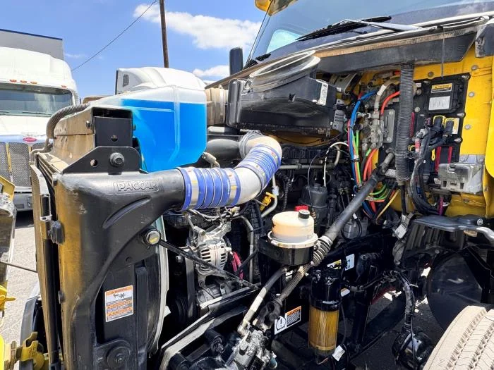 2021 Peterbilt 579 — photo 10