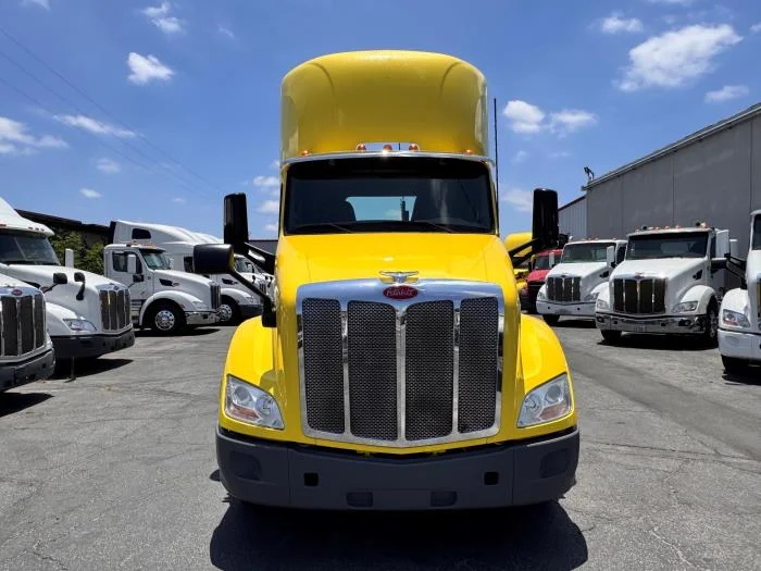 2021 Peterbilt 579 — photo 3