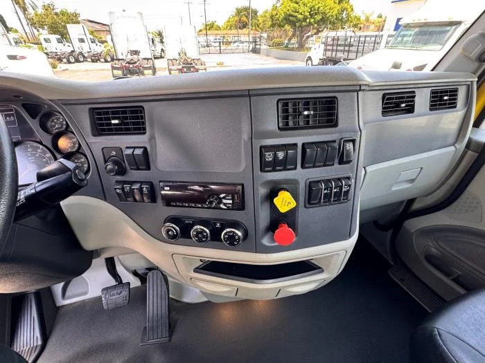 2021 Peterbilt 579 — photo 18