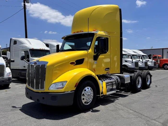 2021 Peterbilt 579 — photo 2