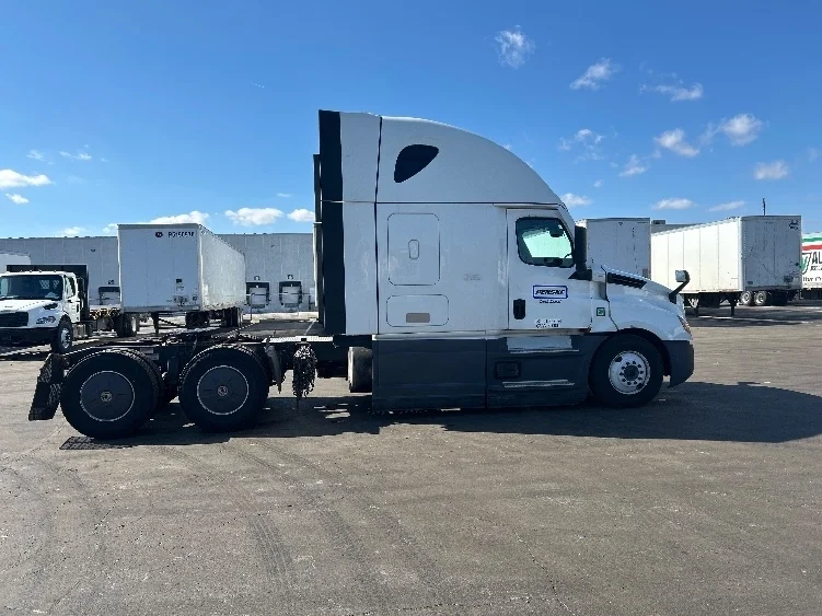 2023 Freightliner Cascadia - image 4