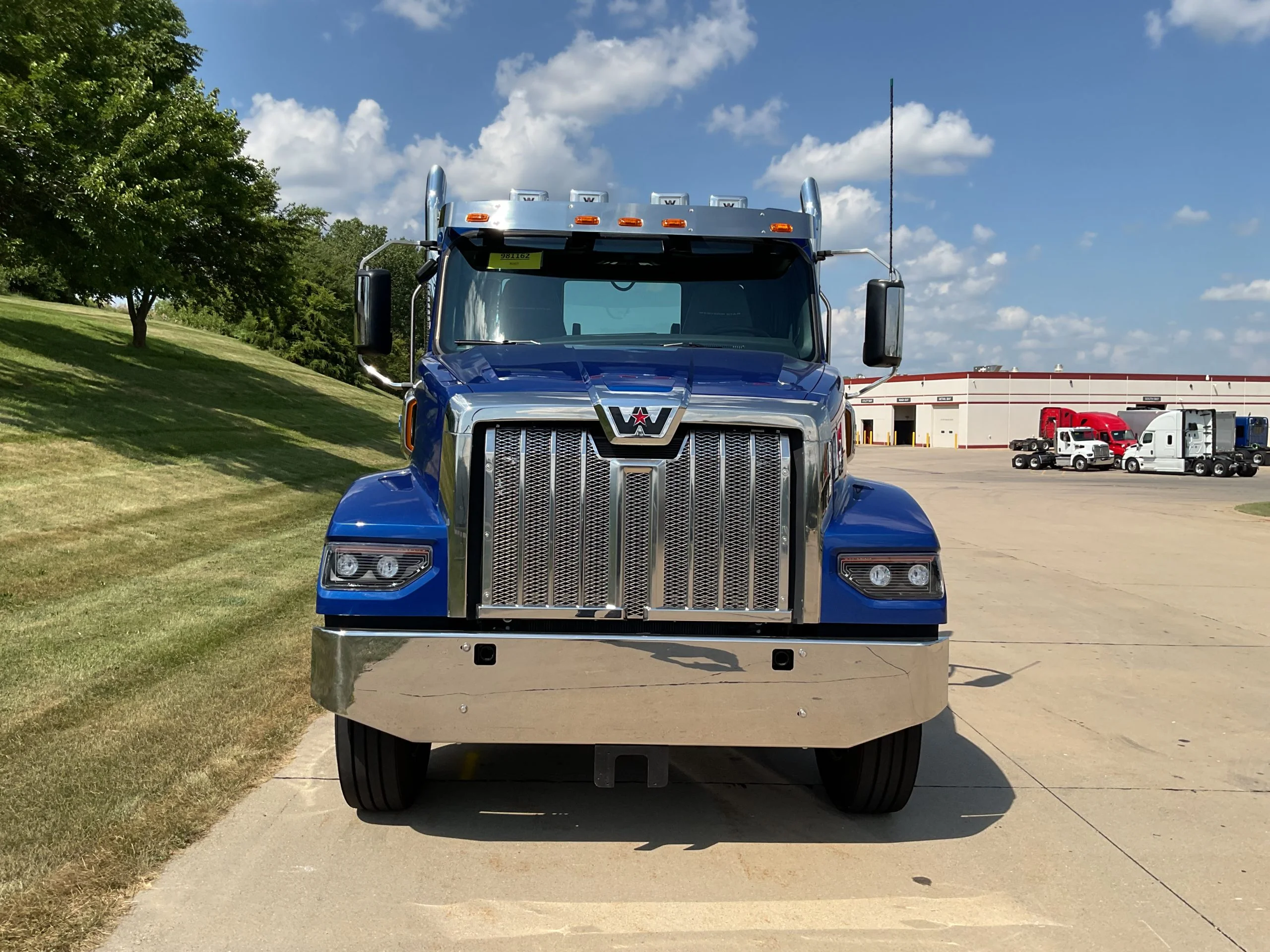 2027 Western Star in Cedar Rapids, IA — photo 2