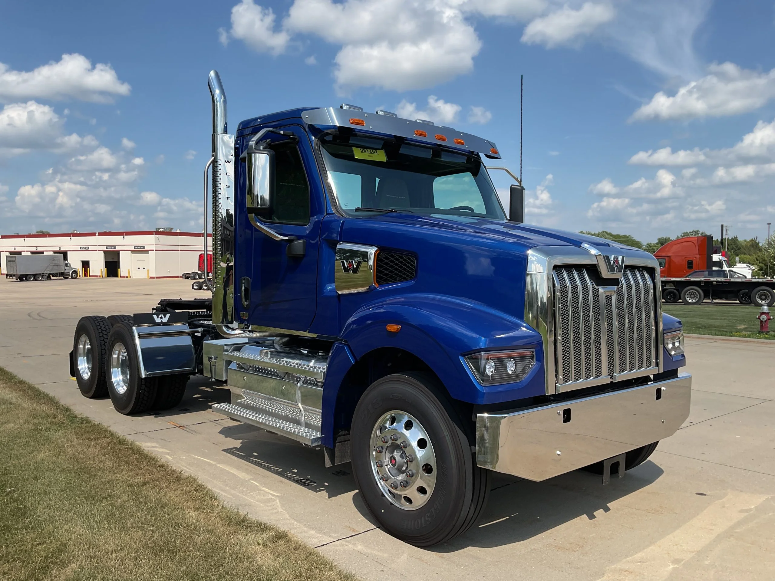 2027 Western Star in Cedar Rapids, IA — photo 3