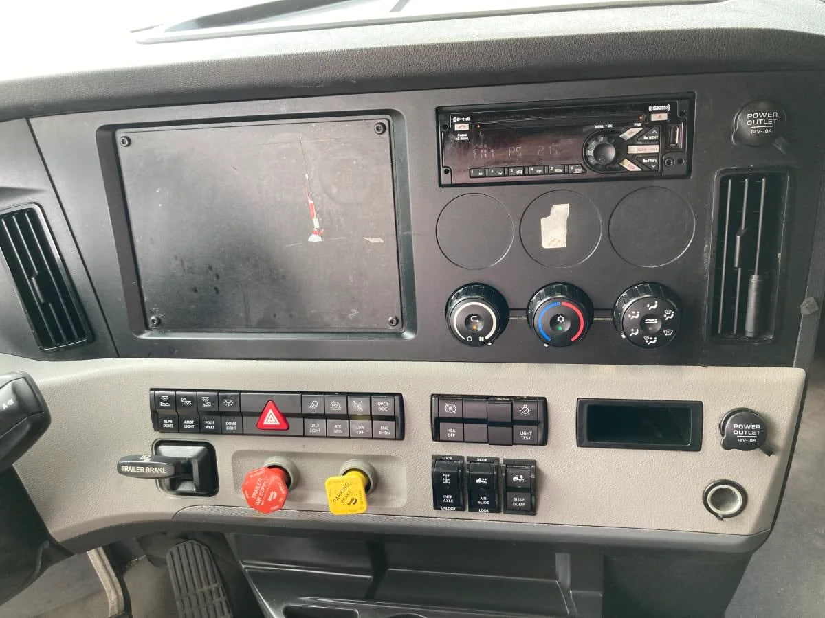 2021 Freightliner Cascadia in Springfield, MA — photo 13
