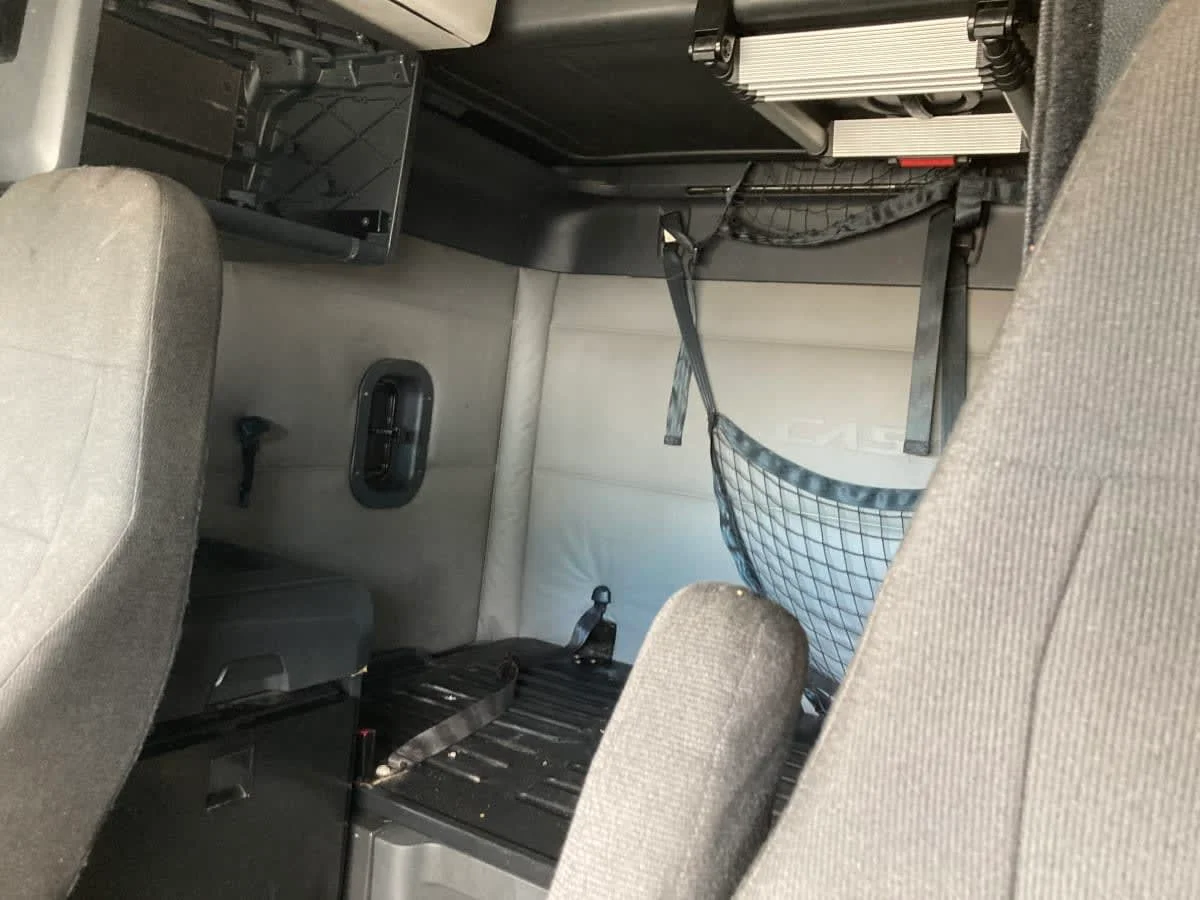 2021 Freightliner Cascadia in Springfield, MA — photo 16