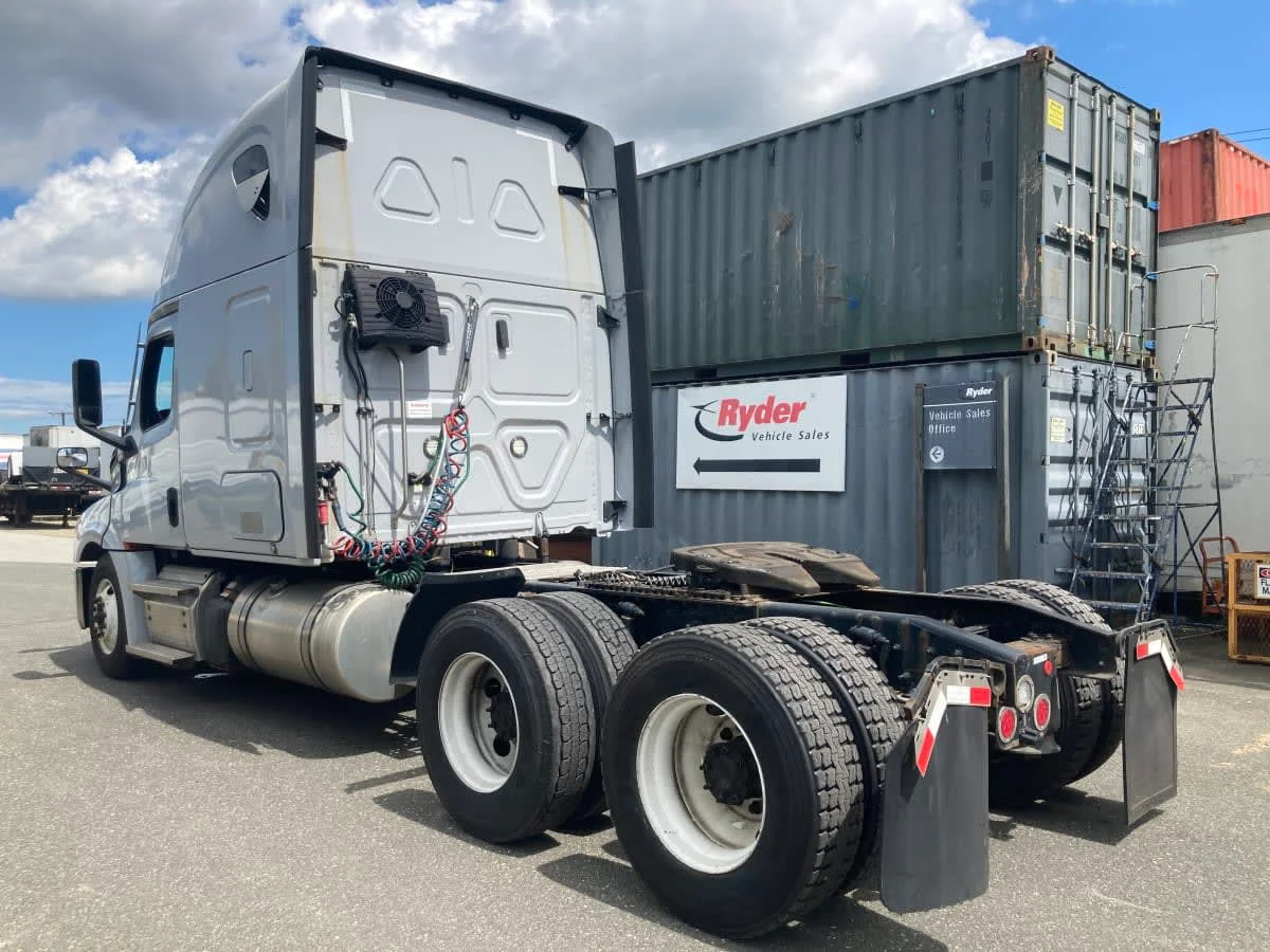 2021 Freightliner Cascadia in Springfield, MA — photo 6