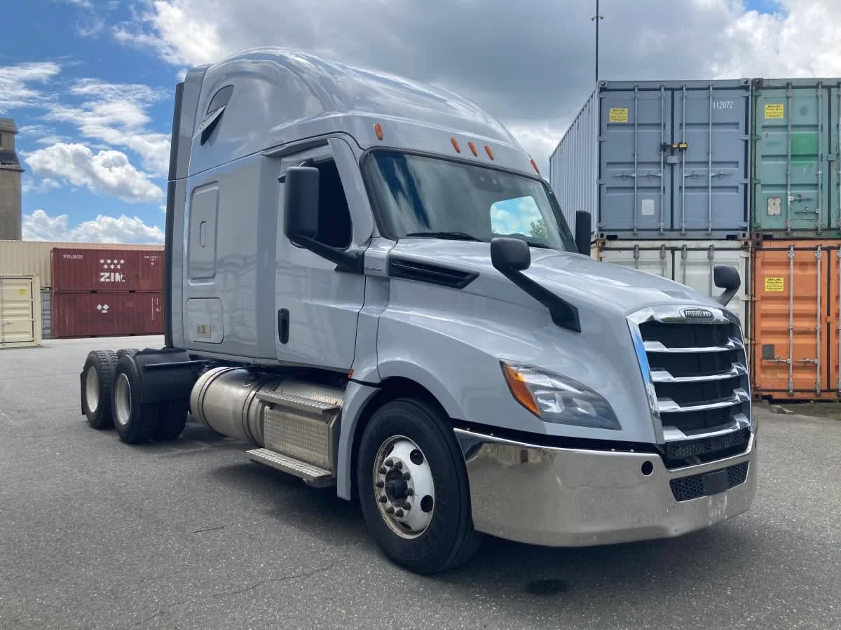 2021 Freightliner Cascadia in Springfield, MA — photo 3