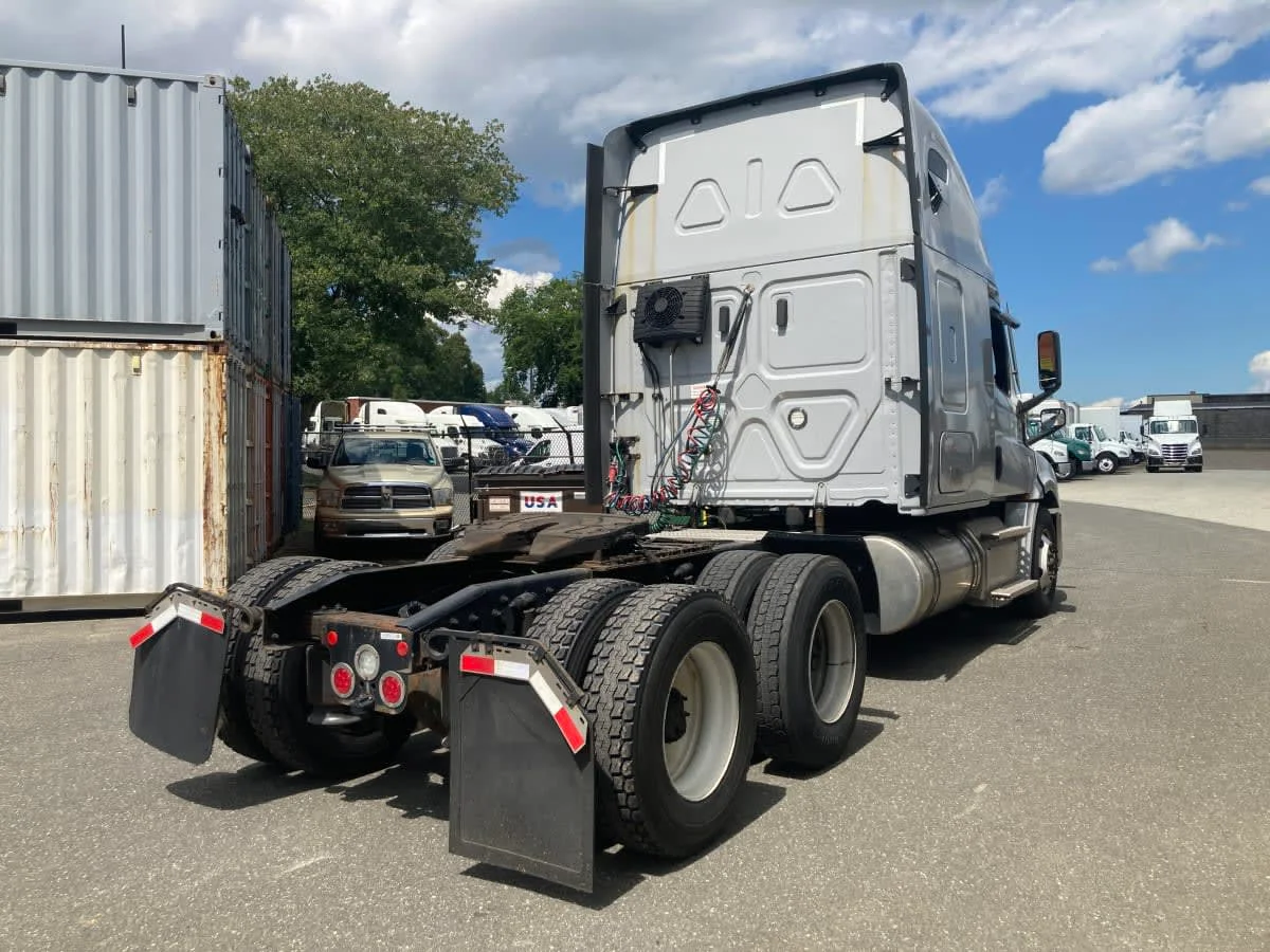 2021 Freightliner Cascadia in Springfield, MA — photo 4
