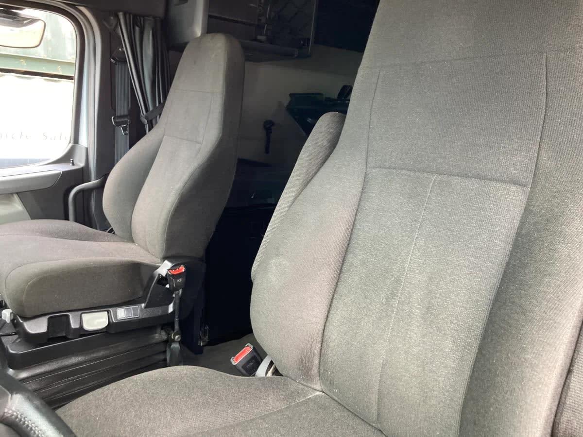 2021 Freightliner Cascadia in Springfield, MA — photo 12