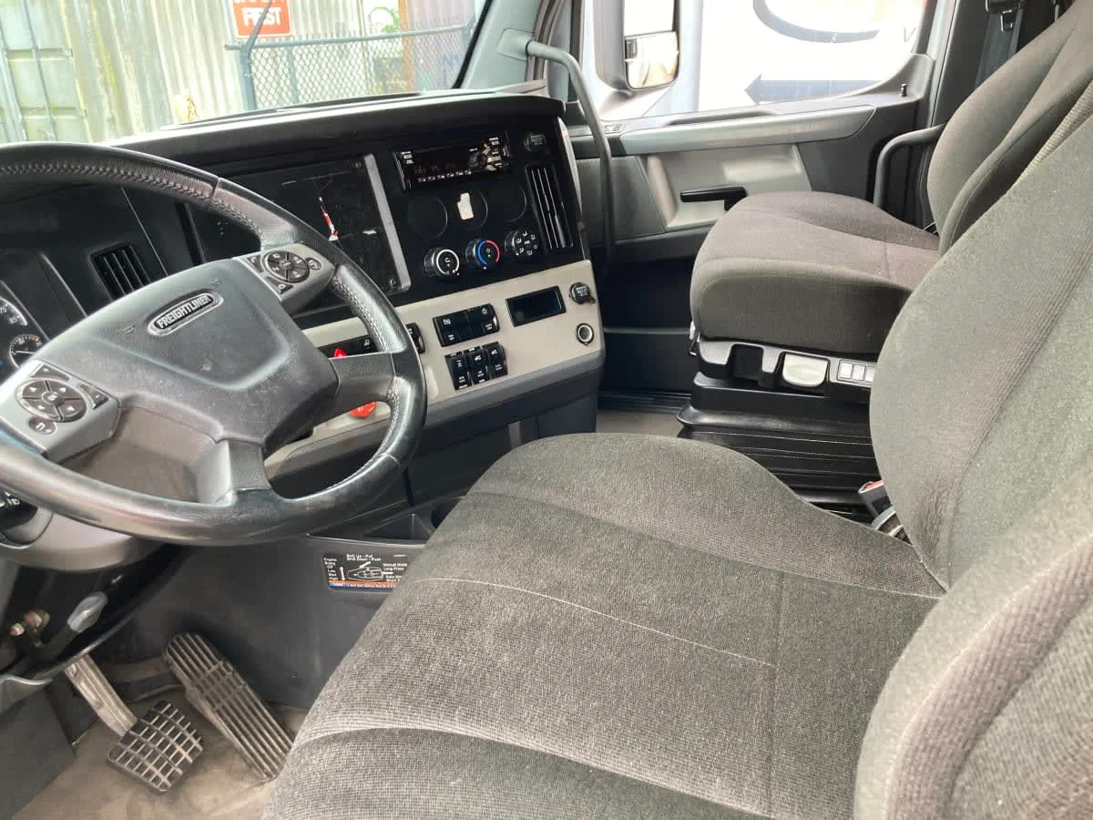 2021 Freightliner Cascadia in Springfield, MA — photo 11