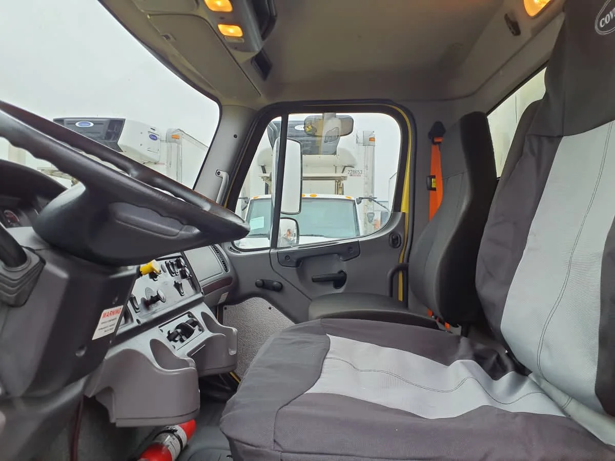 2016 Freightliner M2 106 - image 7