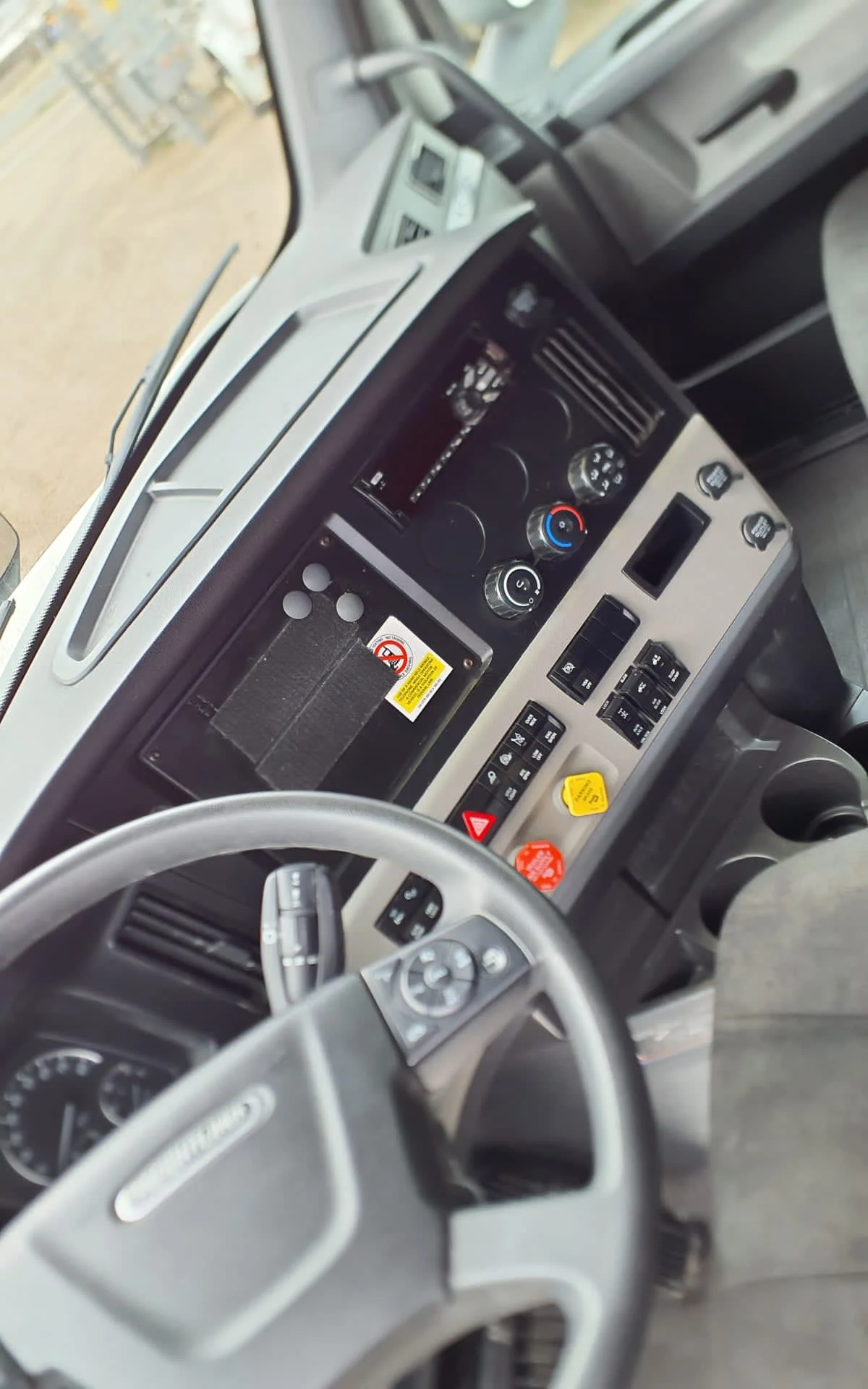2020 Freightliner Cascadia in Commerce City, CO — photo 7