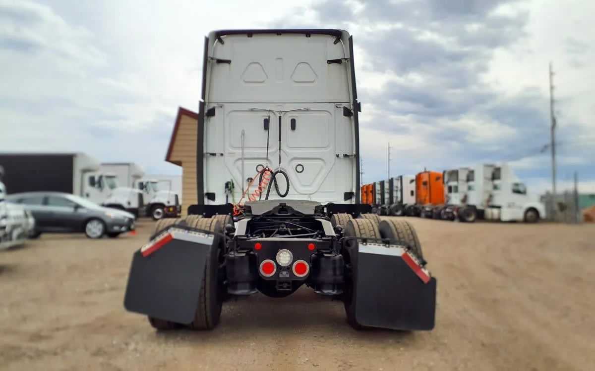 2020 Freightliner Cascadia in Commerce City, CO — photo 5