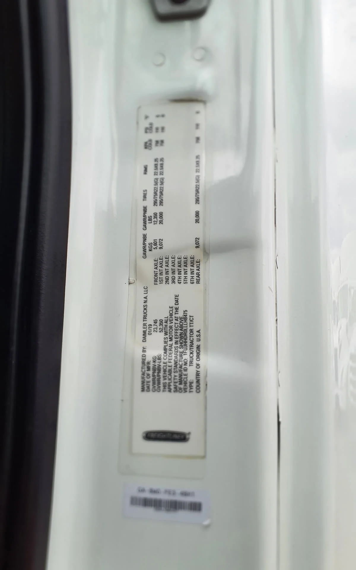 2020 Freightliner Cascadia in Commerce City, CO — photo 13