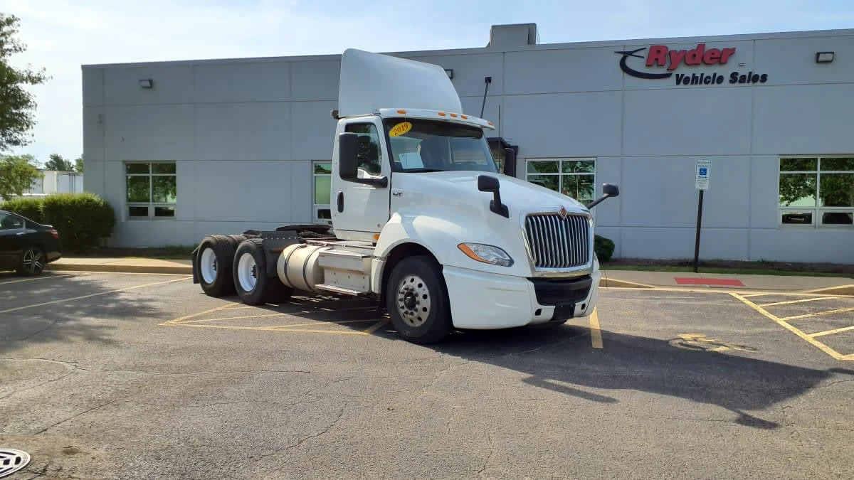 2019 International LT in Bolingbrook, IL — photo 3