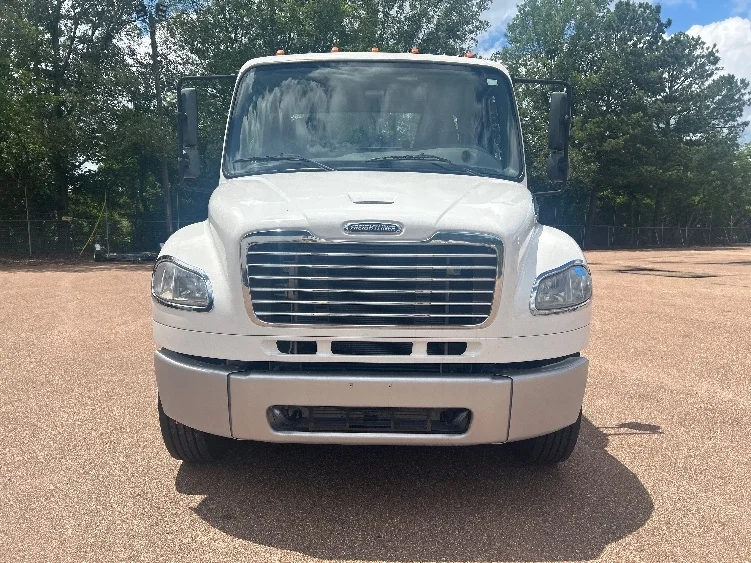 2021 Freightliner eM2 in Jackson, MS — photo 2