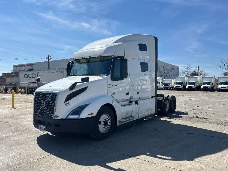 2023 Volvo VNL 760 - image 3