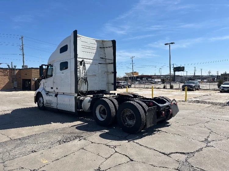 2023 Volvo VNL 760 - image 5