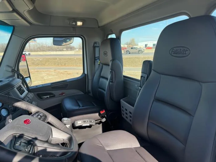 2027 Peterbilt 567 — photo 16