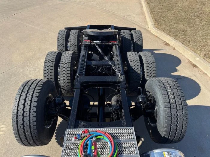 2027 Peterbilt 567 — photo 13