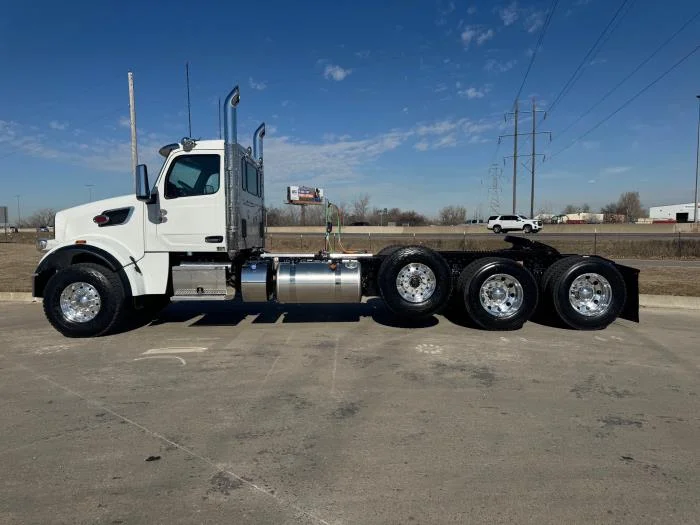 2027 Peterbilt 567 — photo 3
