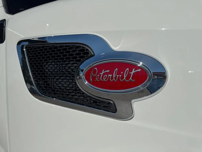 2027 Peterbilt 567 — photo 10