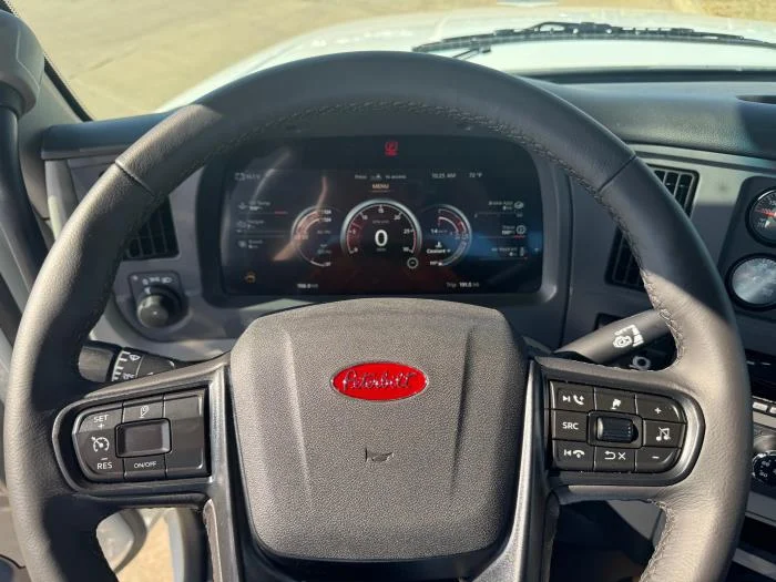 2027 Peterbilt 567 — photo 17