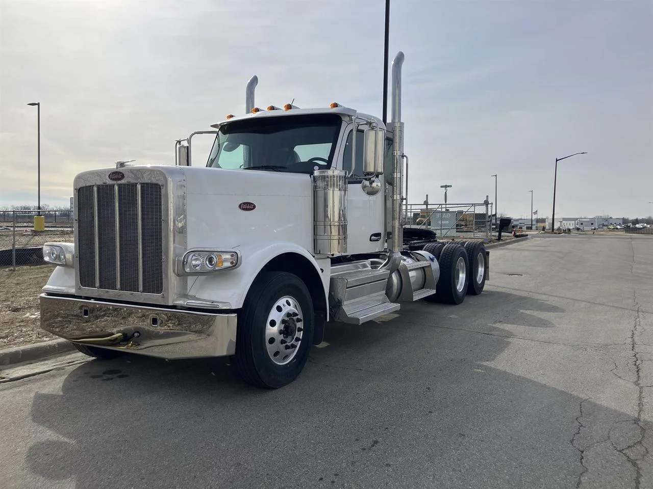 2027 Peterbilt 589 in Rochester, MN — photo 12