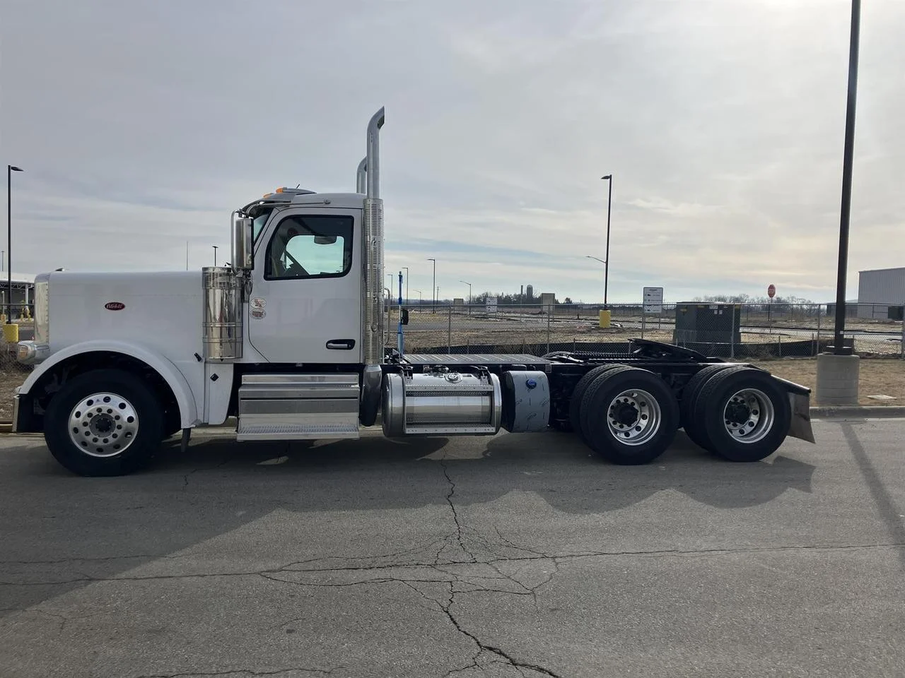 2027 Peterbilt 589 in Rochester, MN — photo 3